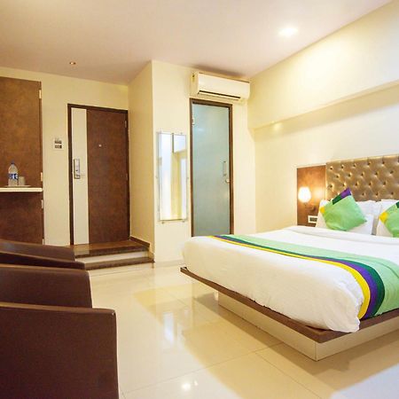 Treebo Blue Moon Powai Hotel Mumbai Exterior photo