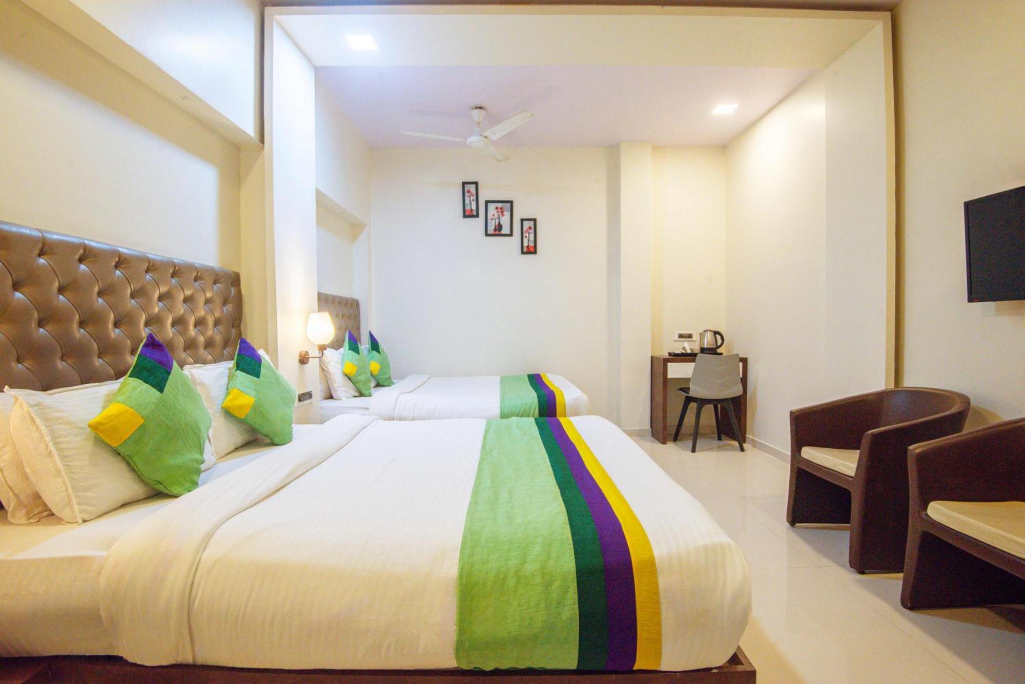 Treebo Blue Moon Powai Hotel Mumbai Exterior photo